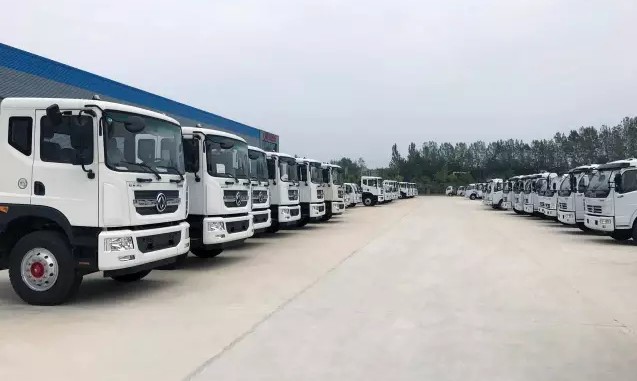12噸(12方)東風(fēng)多利卡D9灑水車圖片 12噸(12方)東風(fēng)多利卡D9灑水車圖片