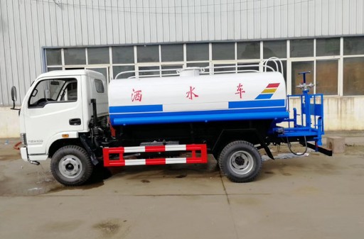 躍進(jìn)5噸綠化灑水車(chē)廠(chǎng)家價(jià)格