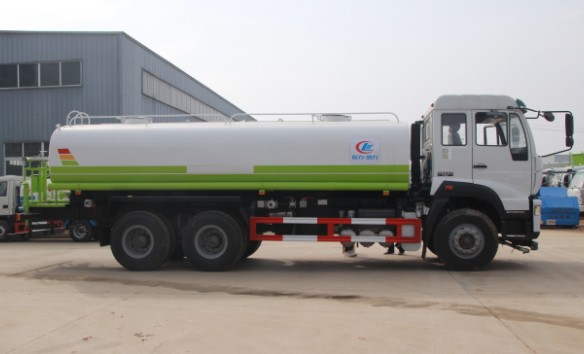 重汽斯太爾后八輪18噸灑水車高清圖片 重汽斯太爾后八輪18噸灑水車高清圖片