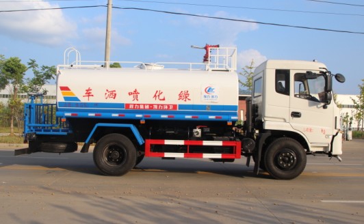 東風(fēng)專(zhuān)底消防灑水車(chē)高清圖片 東風(fēng)專(zhuān)底消防灑水車(chē)高清圖片