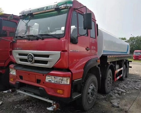 庫(kù)存重汽M5G前四后八灑水車(chē)圖片 庫(kù)存重汽M5G前四后八灑水車(chē)圖片