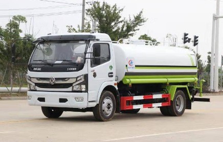 國(guó)六東風(fēng)多利卡D7灑水車(chē)圖片 國(guó)六東風(fēng)多利卡D7灑水車(chē)圖片