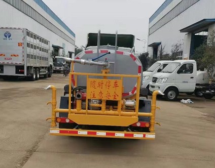 國(guó)六東風(fēng)小霸王3方藍(lán)牌灑水車 國(guó)六東風(fēng)小霸王3方藍(lán)牌灑水車