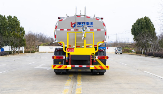 重汽汕德卡后八輪18方灑水車 重汽汕德卡后八輪18方灑水車